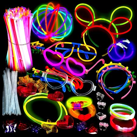 Play22 Glow Sticks Bulk 500 Pack - 200 Glow Sticks & 300 Party Accesso