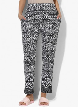 Up to 70% off on women's Ethnic bottoms 