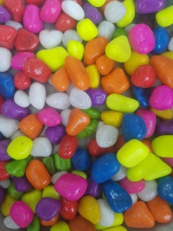 MASHKI 1 Kg Multi Coloured Decorative Stones River Pebbles for Flowerpot, Garden and Aquarium Decoration For Pathway & able Painted Asymmetrical Marble Pebbles(Multicolor 1 kg)