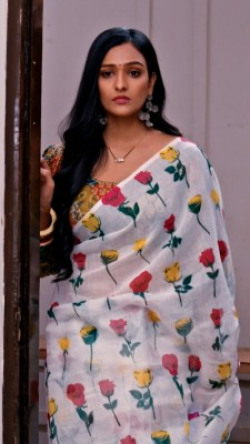 TEREZA Floral Print Bollywood Georgette Saree(White, Multicolor)