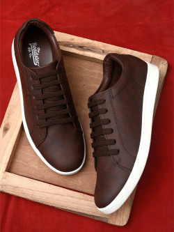 Roadster Men Sneakers