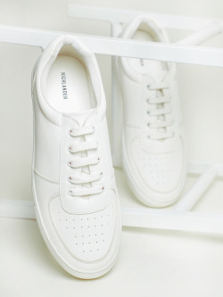 HIGHLANDER Men White Solid Leather Sneakers