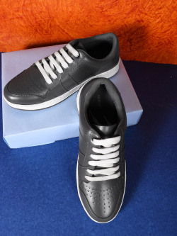 HIGHLANDER Men Textured Sneakers