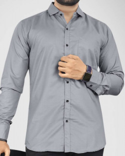 Men Slim Fit Solid Spread Collar Casual Shirt