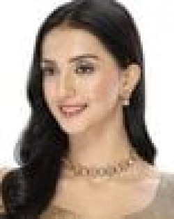 Gold-Plated Stone-Studded Floral Necklace & Earings Set