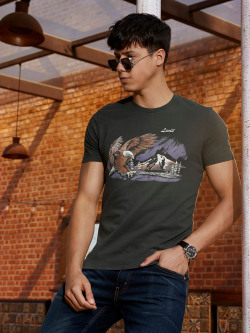 Levis Men Black & Brown Graphic Printed Pure Cotton T-shirt