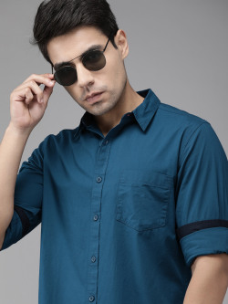 Roadster Men Navy Blue Regular Fit Solid Sustainable Casual Shirt