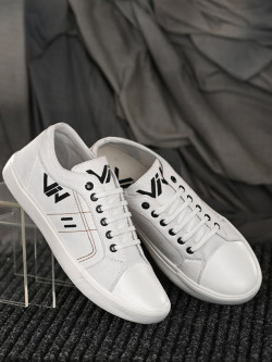VIV Men White Sneakers