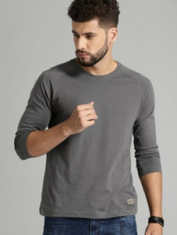 Roadster Solid Men Round Neck Grey T-Shirt