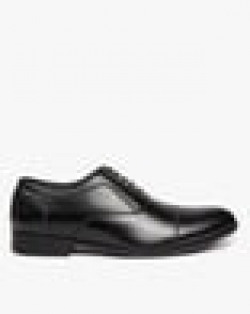 Men Toe-Cap Oxford Shoes with Perforations
