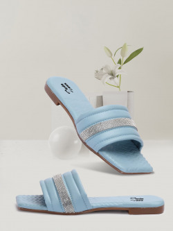 TWIN TOES Women Toe Flats