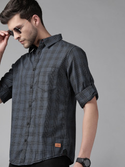 Roadster Men Black & Grey Regular Fit Checked Sustainable Casual Sustainable Shirt