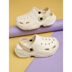 The Roadster Lifestyle Co Women Croslite Patterned Clogs