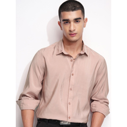 Men Comfort Fit Cutaway Collar Textured Formal Shirt