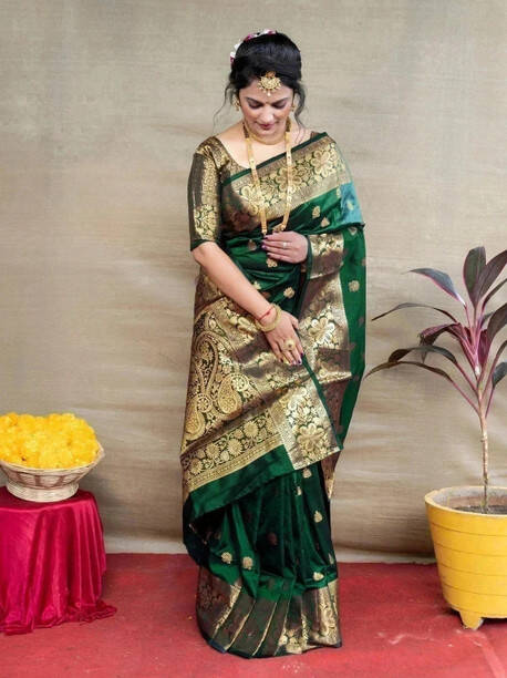 Omsaiarts Woven Kasavu Silk Blend Saree