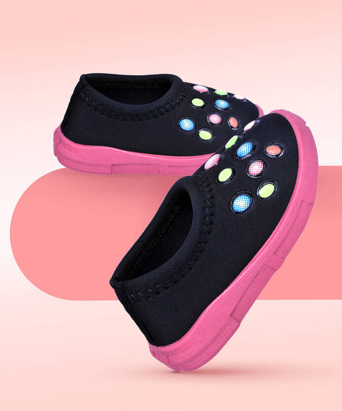 NEOBABY Slip on Walking Shoes For Boys & Girls(Black, 3 - 3.5 Years)