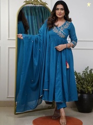 GLOSIA DESIGN Women Ethnic Motifs Embroidered Sequinned Kurta with Tro