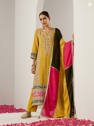 Ishin Ethnic Motifs Embroidered Regular Gotta Patti Straight Kurta wit