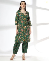 AVAASA MIX N' MATCH Women Floral Print Straight Kurta with Pants